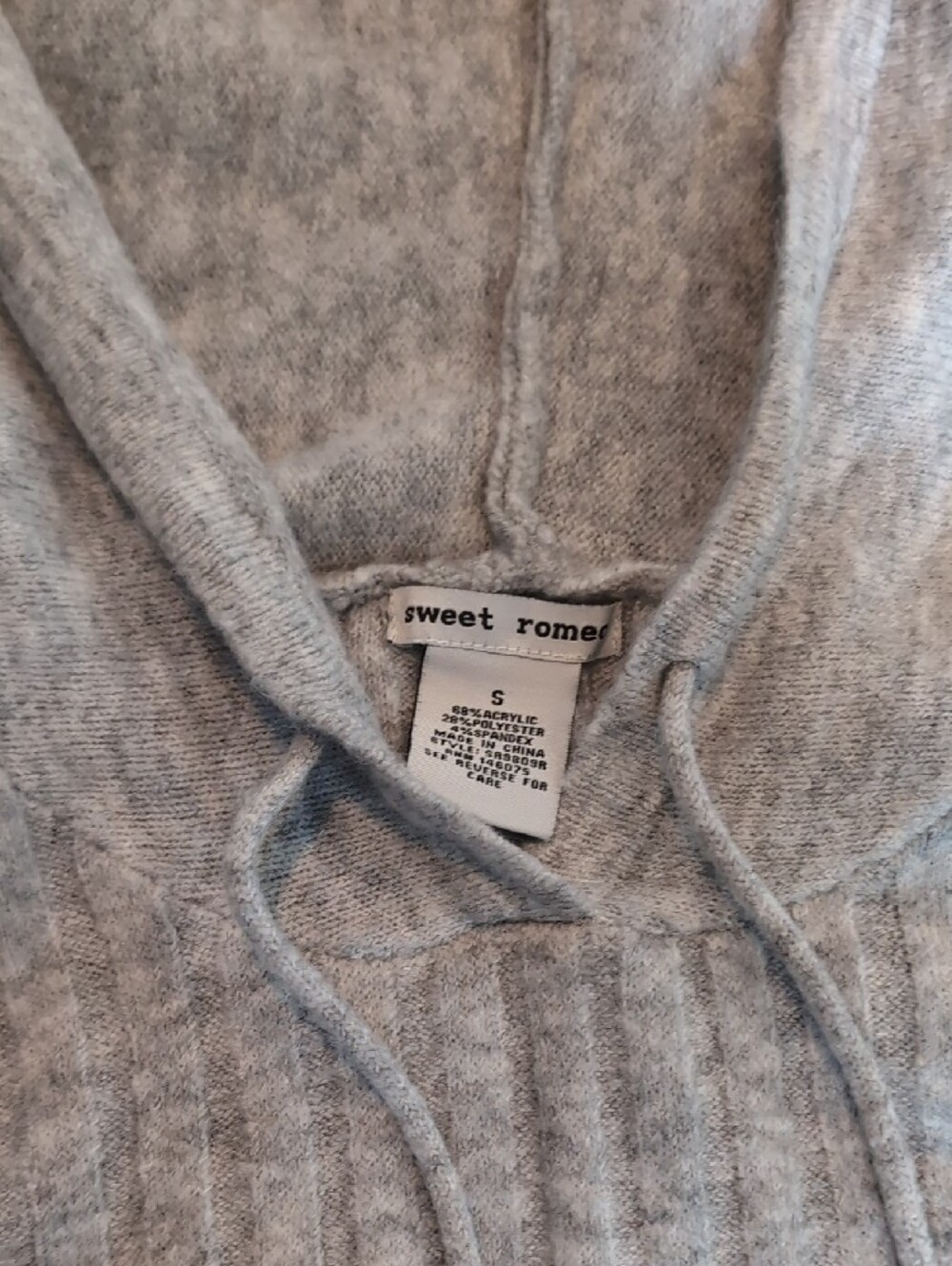 🌸3/$25🌸 Sweet Romeo Light Gray Ribbed Cowl Hoodie Sweater - Picture 2 of 5
